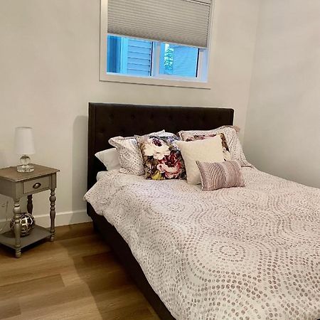 Adorable 1 Bedroom Suite- A Skip To Galloping Goose Вікторія Екстер'єр фото