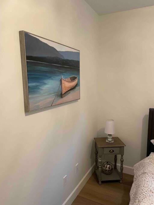 Adorable 1 Bedroom Suite- A Skip To Galloping Goose Вікторія Екстер'єр фото