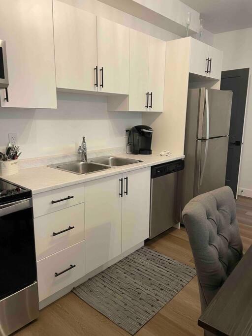 Adorable 1 Bedroom Suite- A Skip To Galloping Goose Вікторія Екстер'єр фото