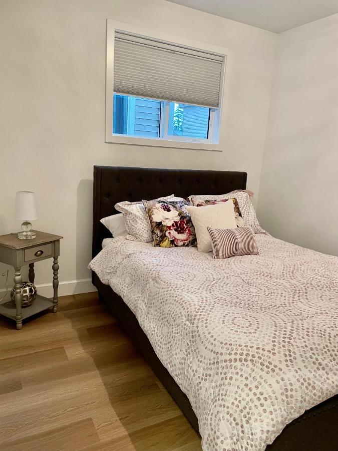 Adorable 1 Bedroom Suite- A Skip To Galloping Goose Вікторія Екстер'єр фото